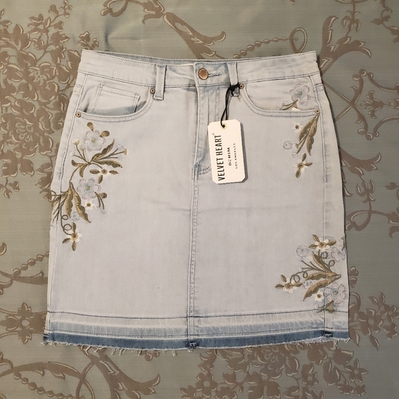 Velvet Heart Floral Embroidered April Pencil Mini Skirt Size 26 - Picture 1 of 10